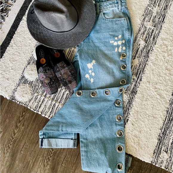 Blue Boyfriend Distressed Jeans With Silver Hardware Size 8 - Picture 5 of 9